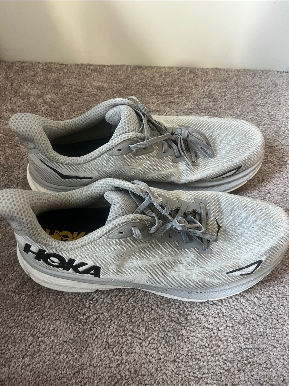 Hoka Men's Light Gray Clifton 9 Running Shoes